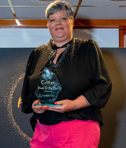 Karen-Coombes-with-award