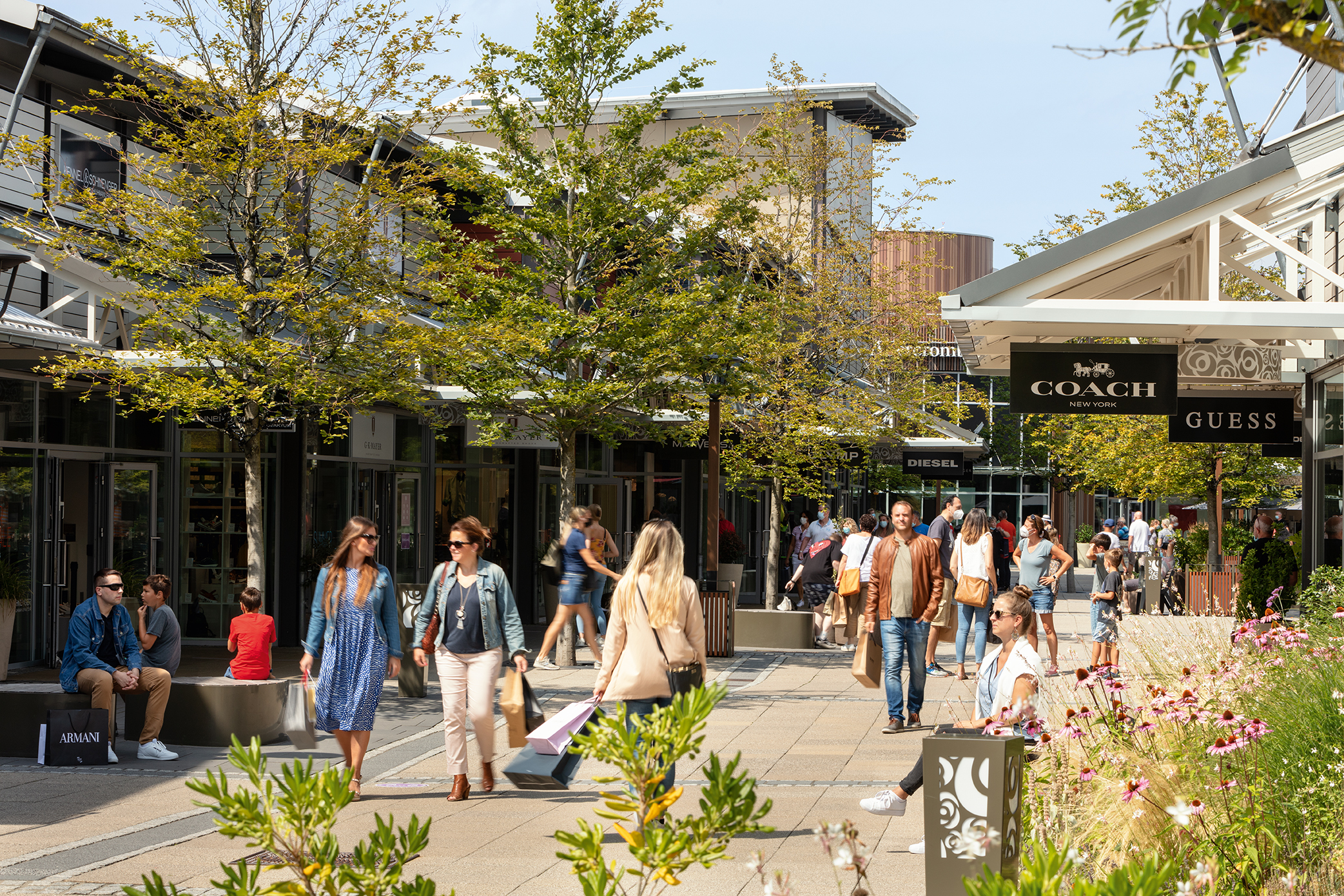 ZFO_Comm_Mall_02_LR