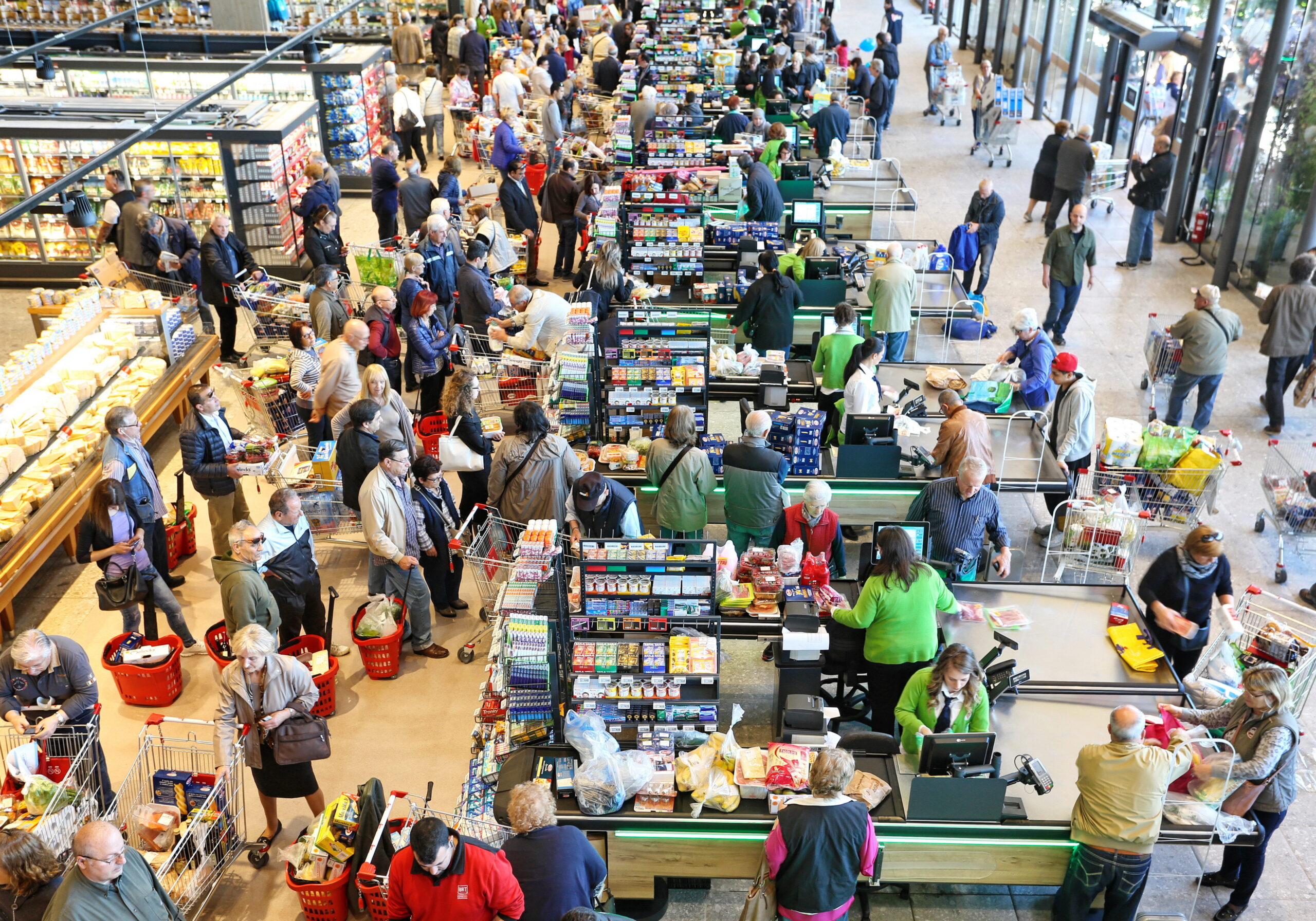 Milan,,Italy,-,April,2016:,Arese,Shopping,Center,,The,Biggest