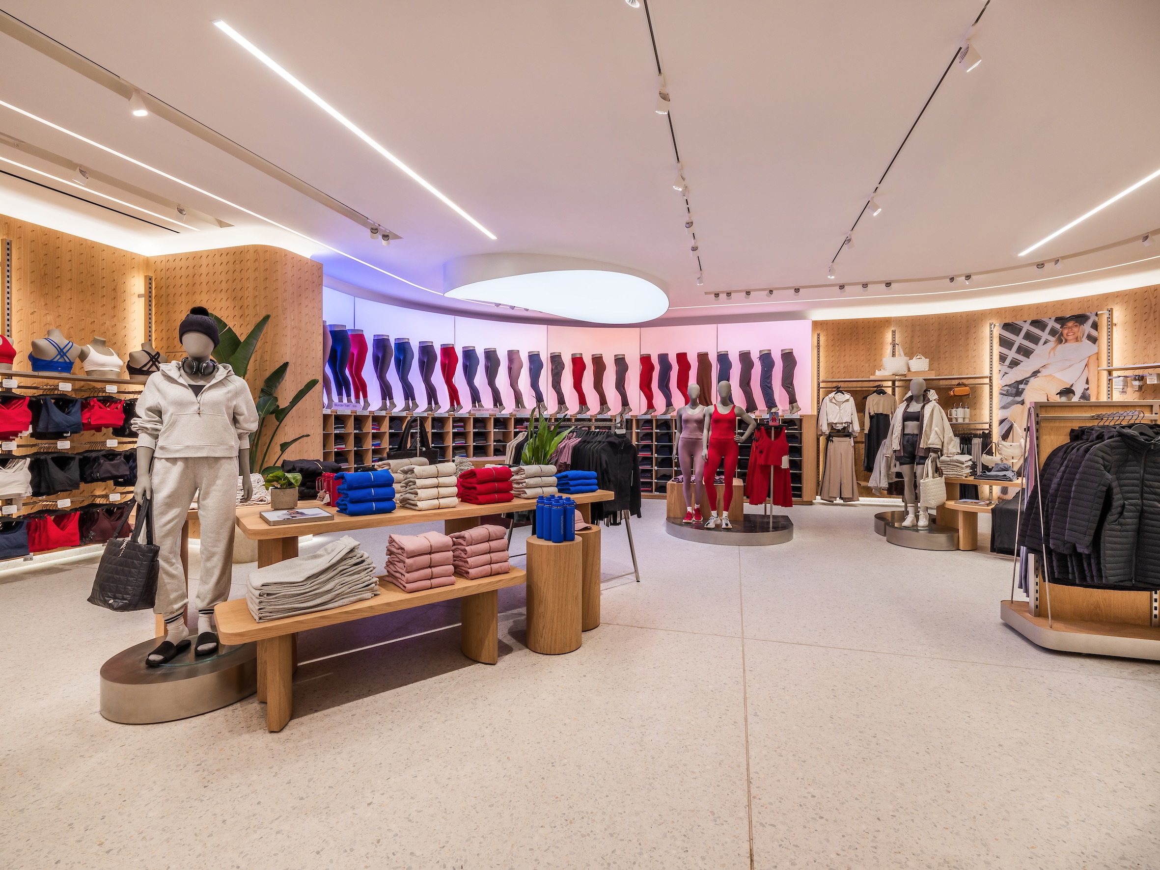 lululemon Regent Street flagsip in London_pant wall