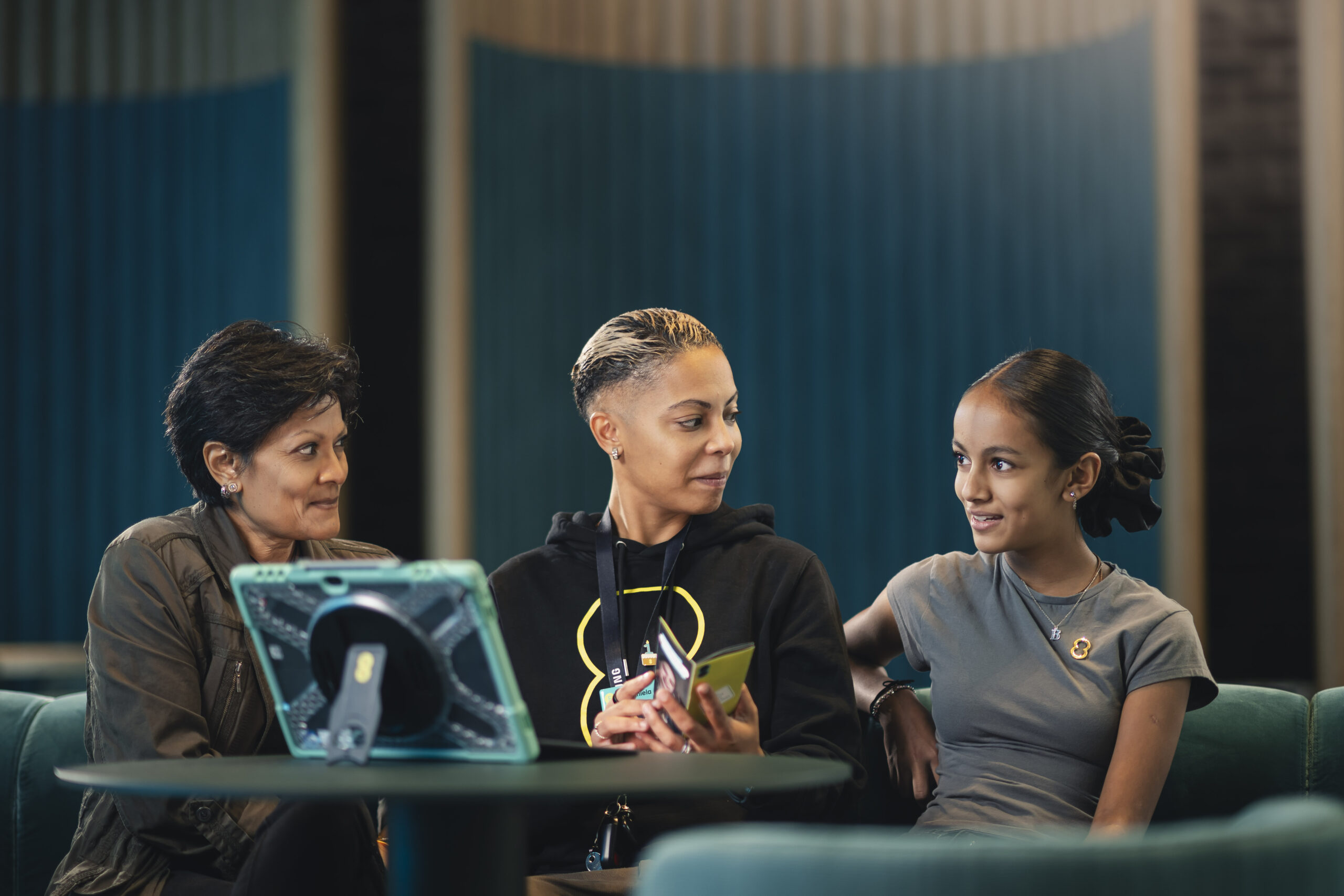 EE invites families to free in-store ‘Parents’ Evening’ se